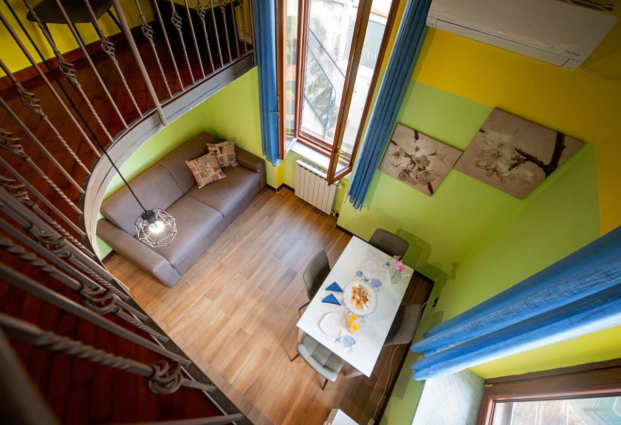 Casa "Positano" Da Ely - Salerno Centro Con Self Check-In Apartment Bagian luar foto