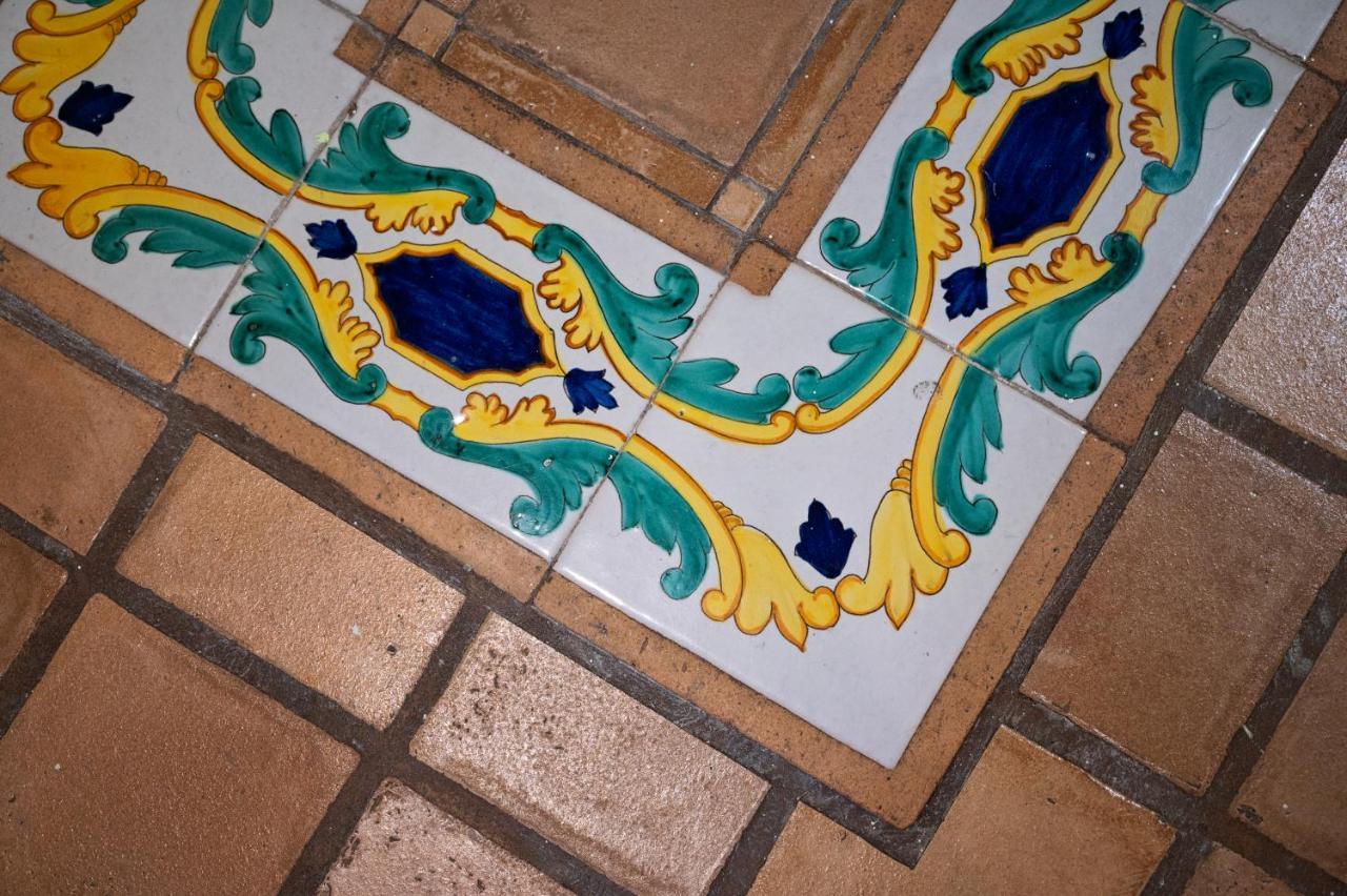 Casa "Positano" Da Ely - Salerno Centro Con Self Check-In Apartment Bagian luar foto
