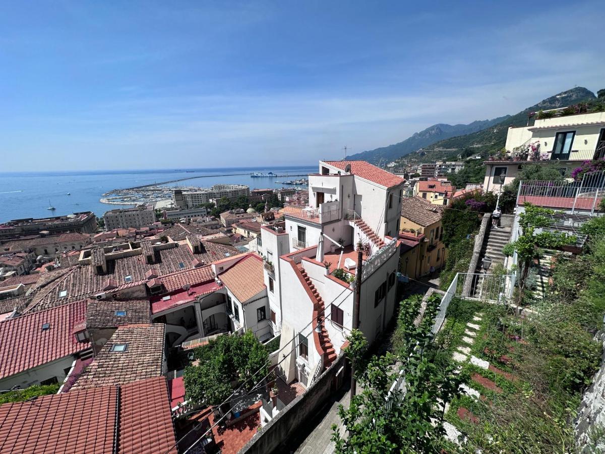 Casa "Positano" Da Ely - Salerno Centro Con Self Check-In Apartment Bagian luar foto