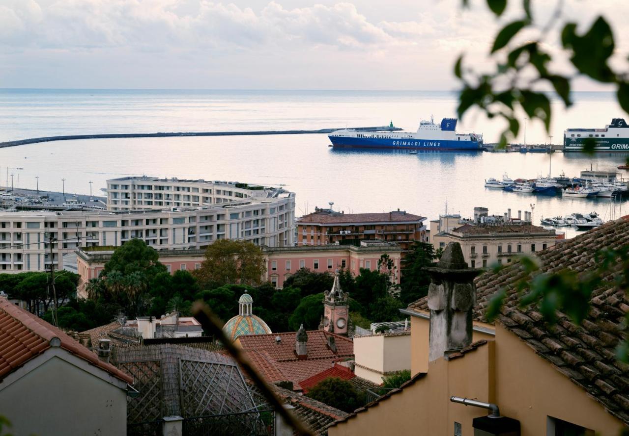 Casa "Positano" Da Ely - Salerno Centro Con Self Check-In Apartment Bagian luar foto